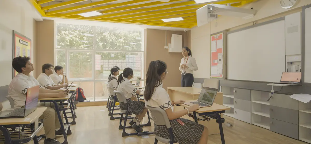 Comparing Suncity with Other Schools Using Technology in Gurgaon